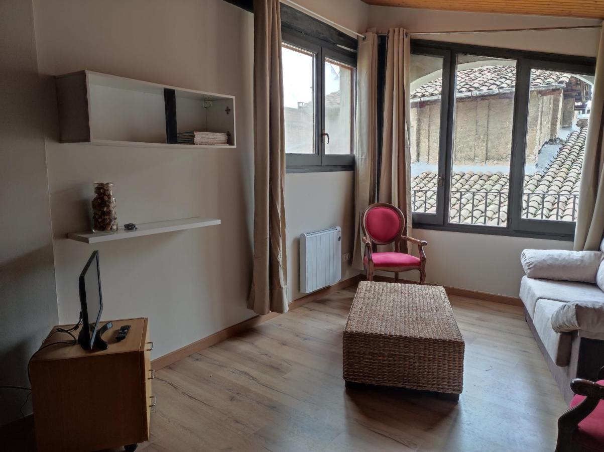 Apt 3 Atic Acollidor Al Centre De Vic - Aptgarbi Zewnętrze zdjęcie
