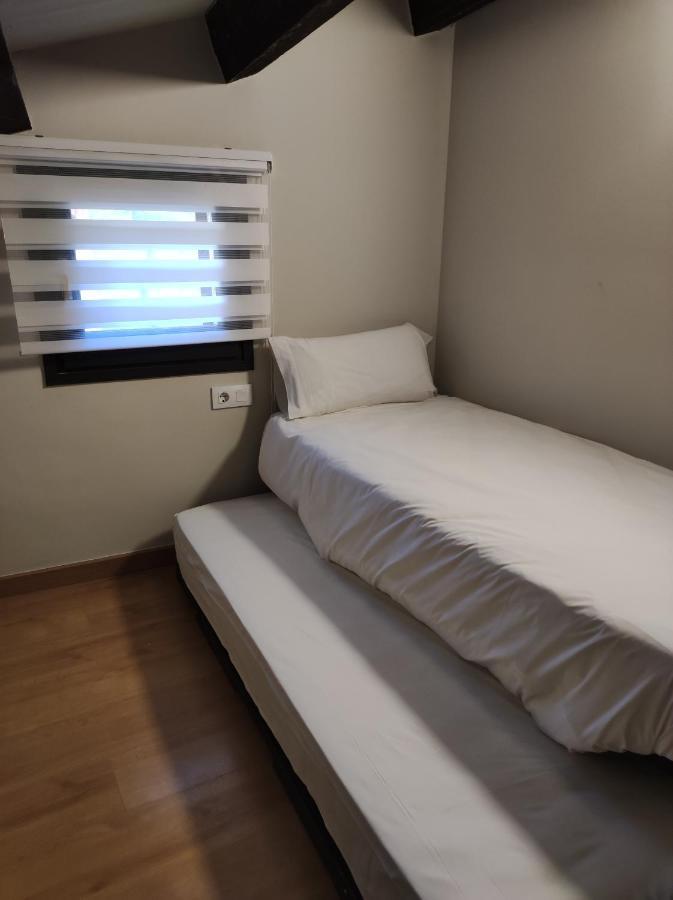 Apt 3 Atic Acollidor Al Centre De Vic - Aptgarbi Zewnętrze zdjęcie